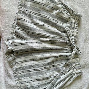 Sienna sky white and black shorts